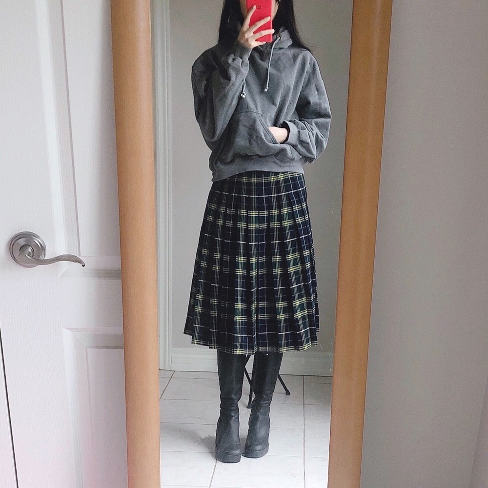 Vtg BARRIE 100% Wool Pleated plaids Skirt